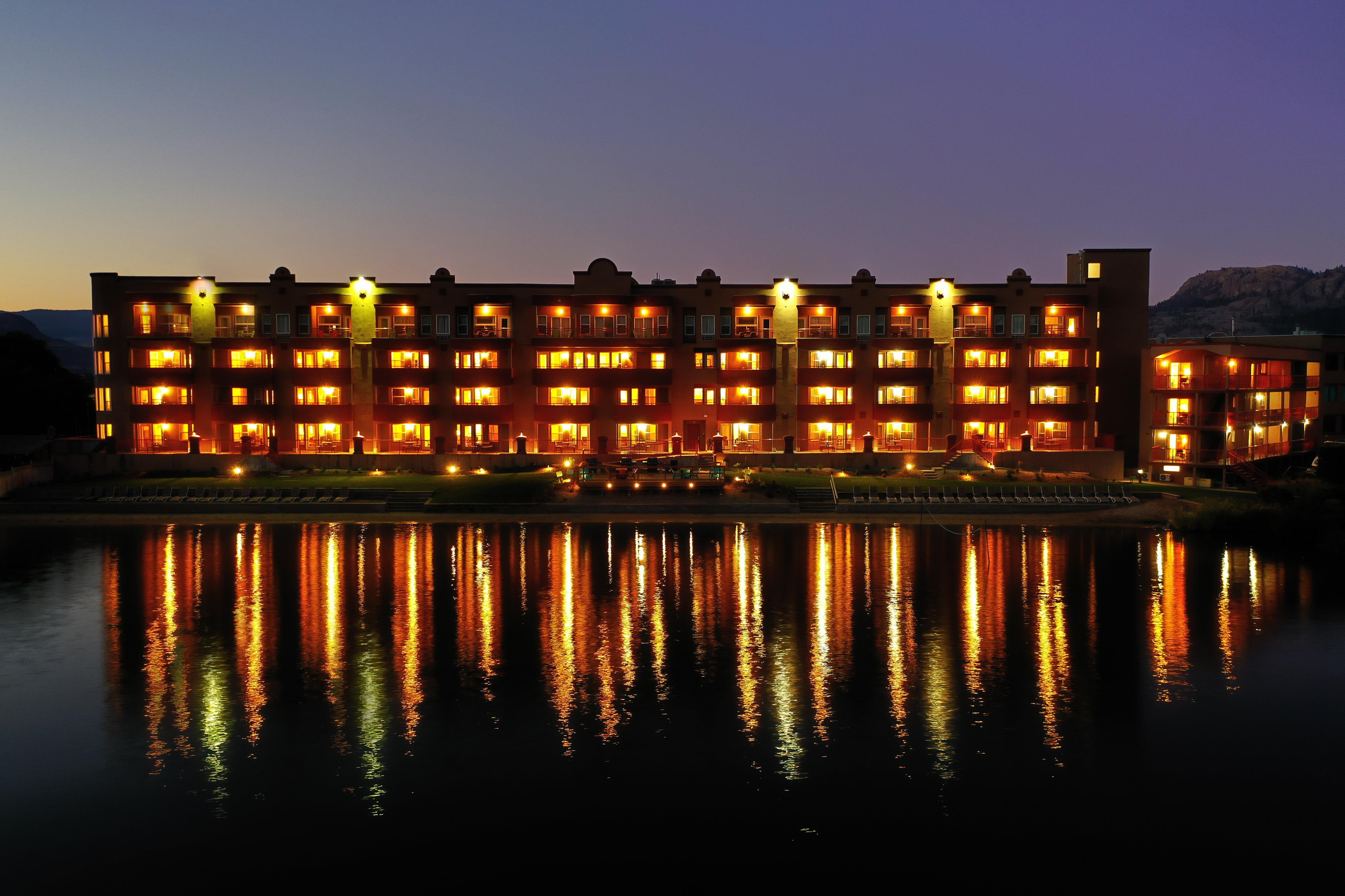 Holiday Inn Hotel & Suites Osoyoos By Ihg Buitenkant foto