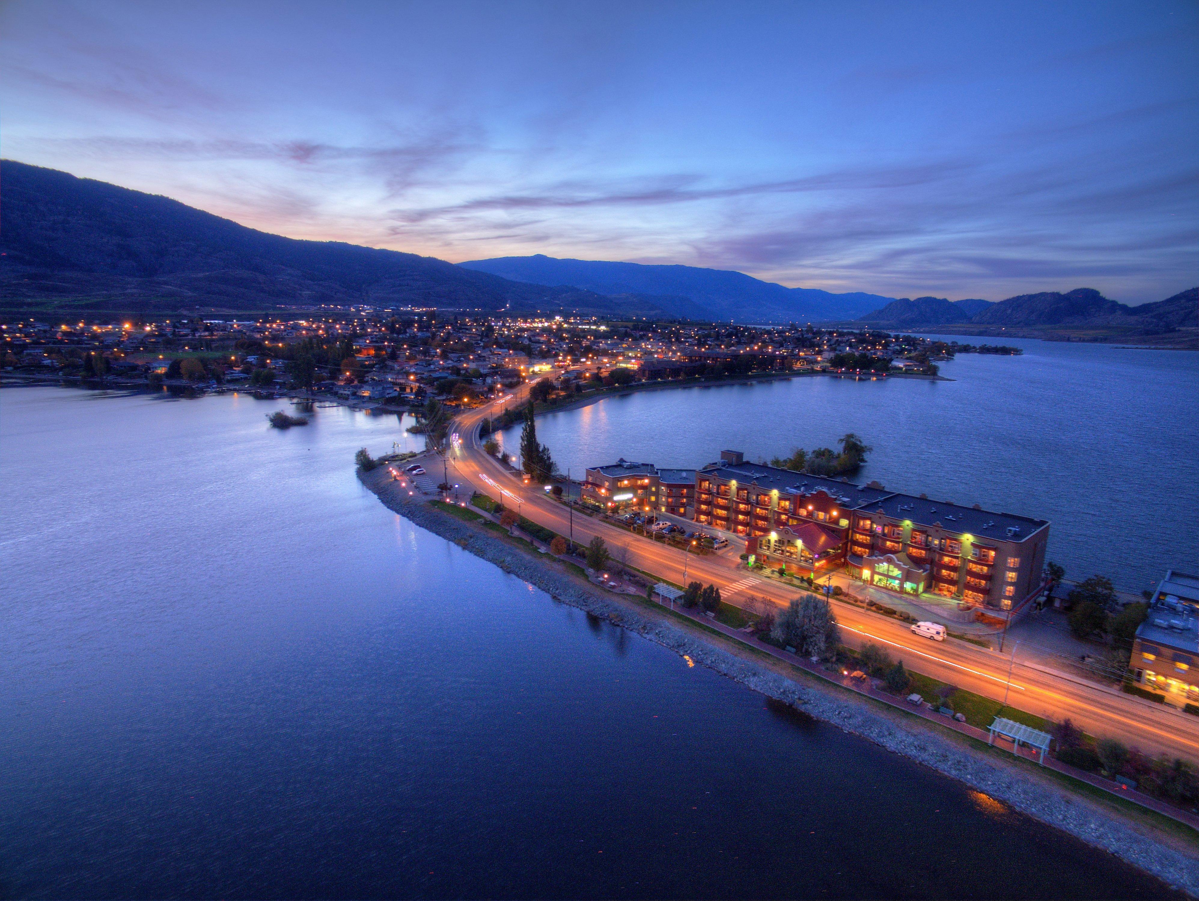 Holiday Inn Hotel & Suites Osoyoos By Ihg Buitenkant foto