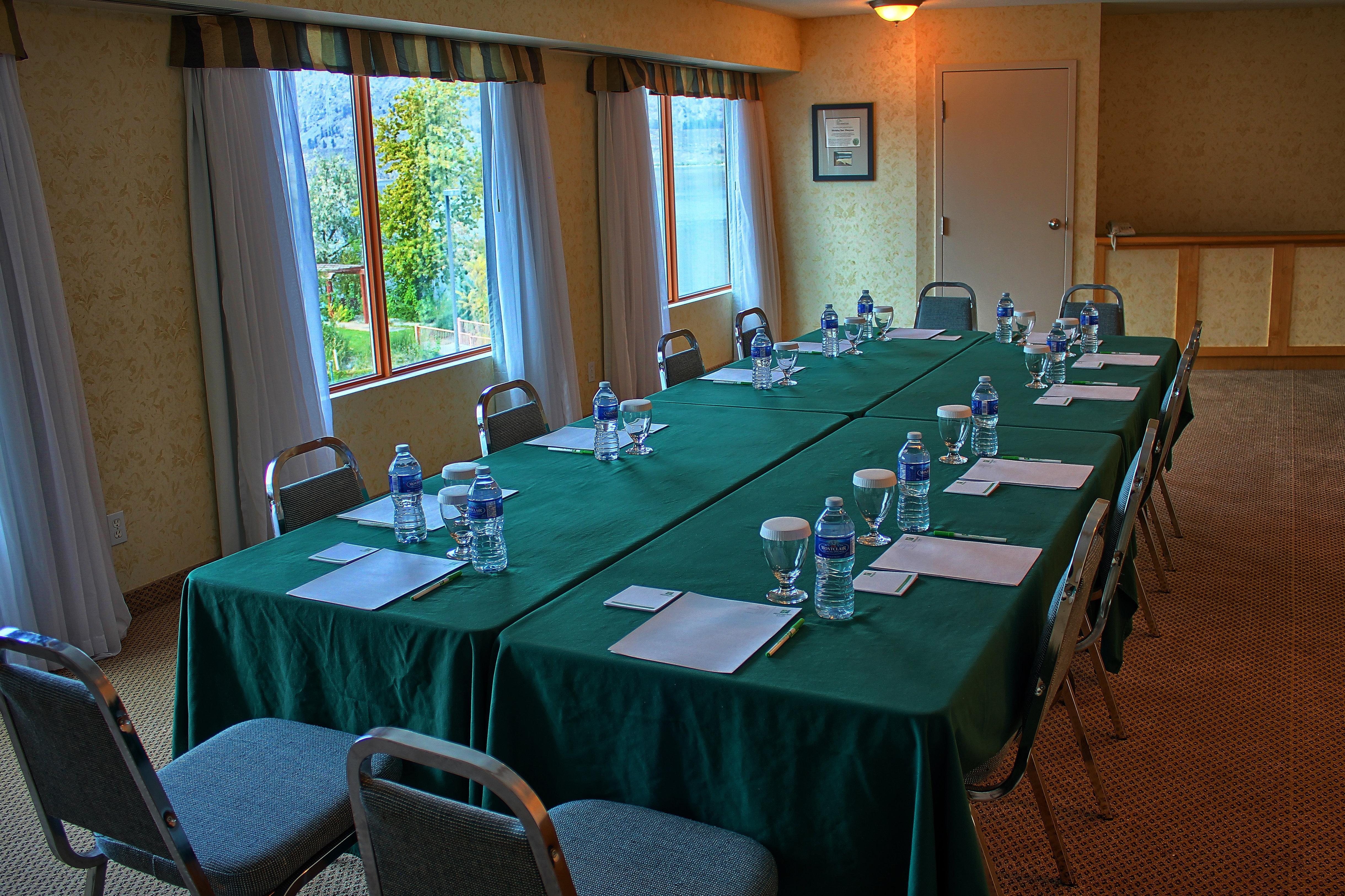 Holiday Inn Hotel & Suites Osoyoos By Ihg Buitenkant foto