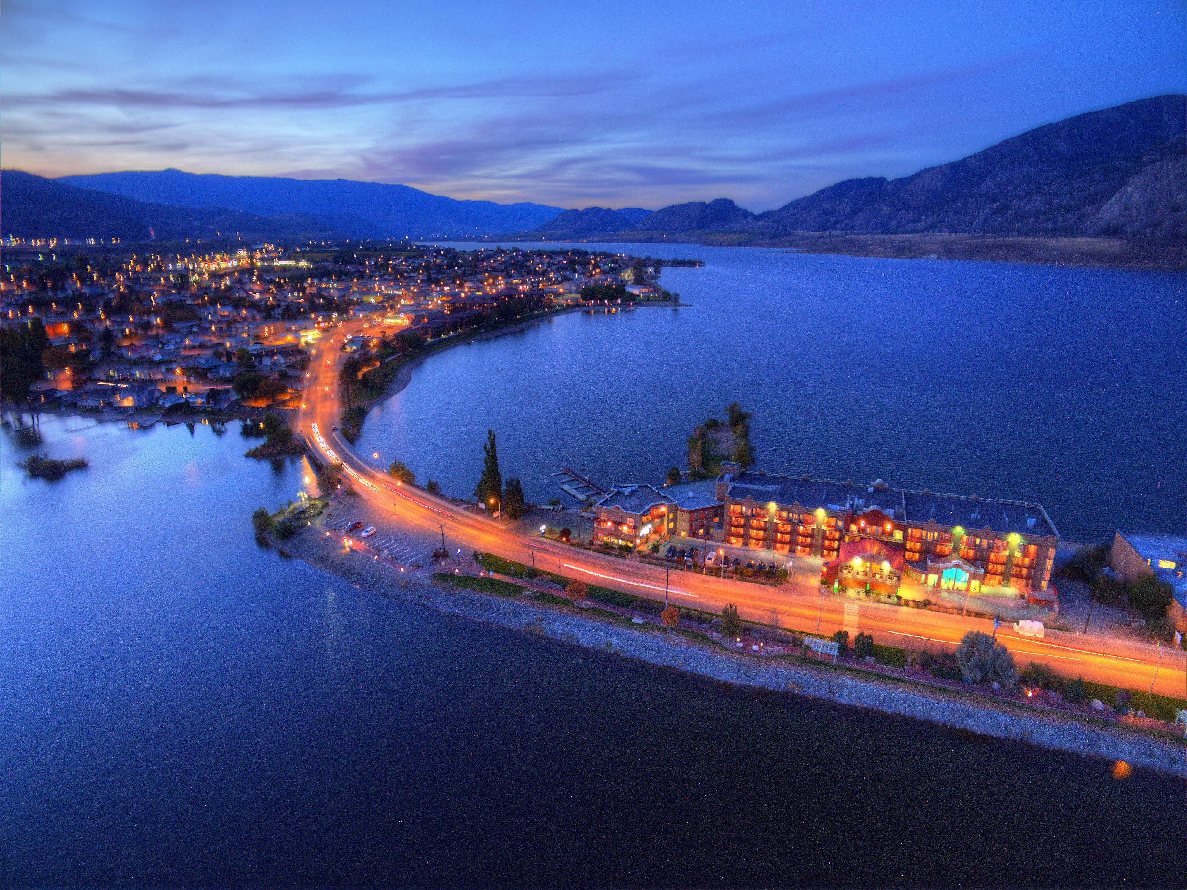 Holiday Inn Hotel & Suites Osoyoos By Ihg Buitenkant foto