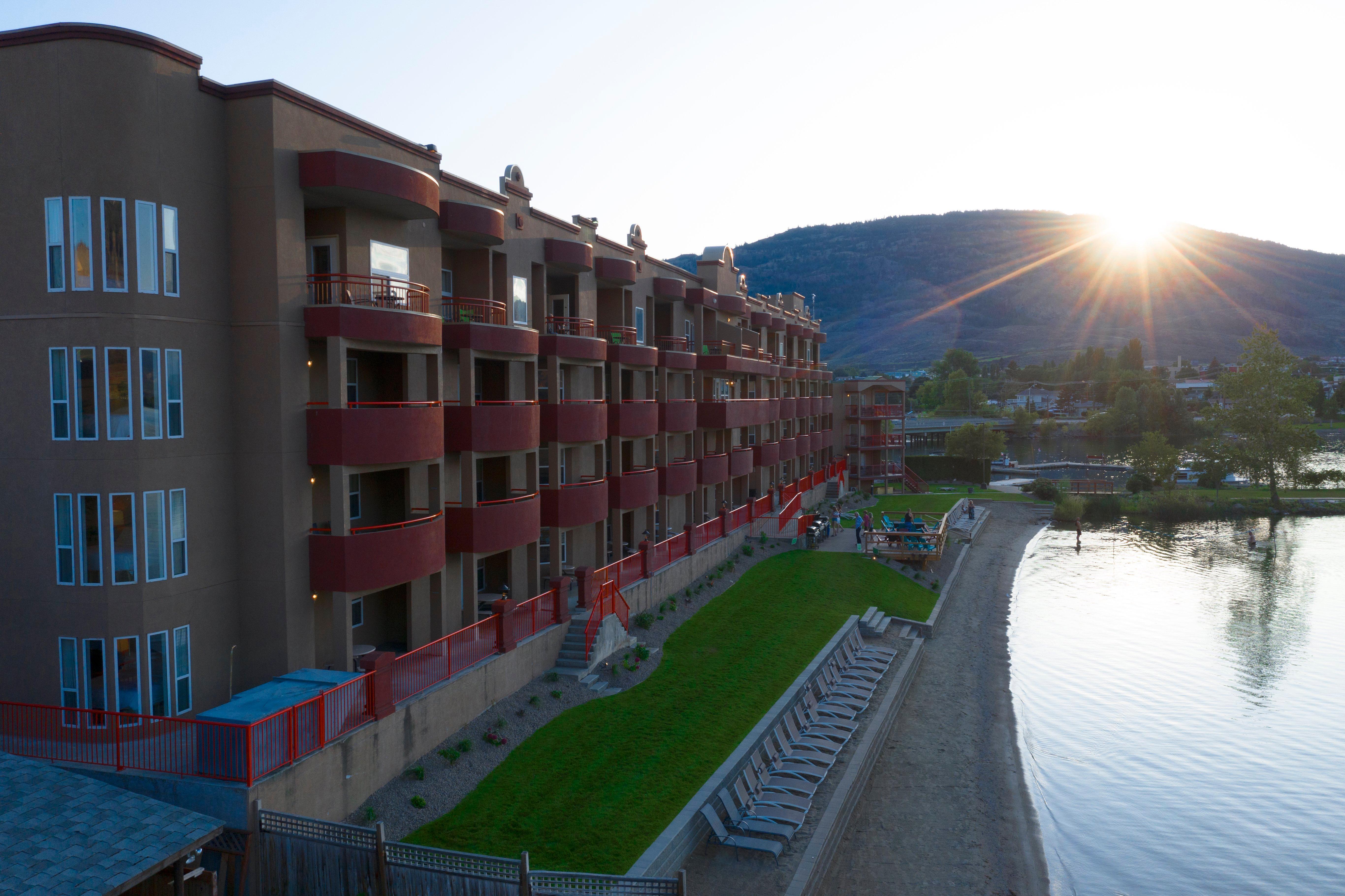 Holiday Inn Hotel & Suites Osoyoos By Ihg Buitenkant foto