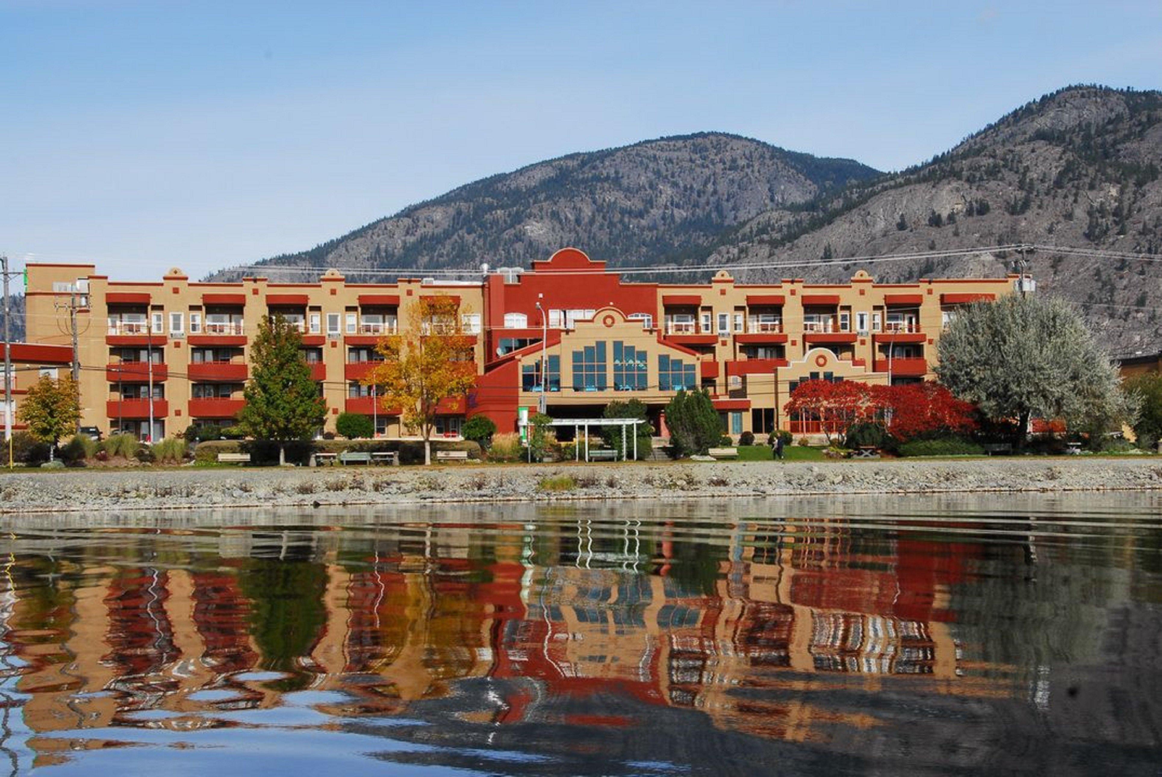 Holiday Inn Hotel & Suites Osoyoos By Ihg Buitenkant foto